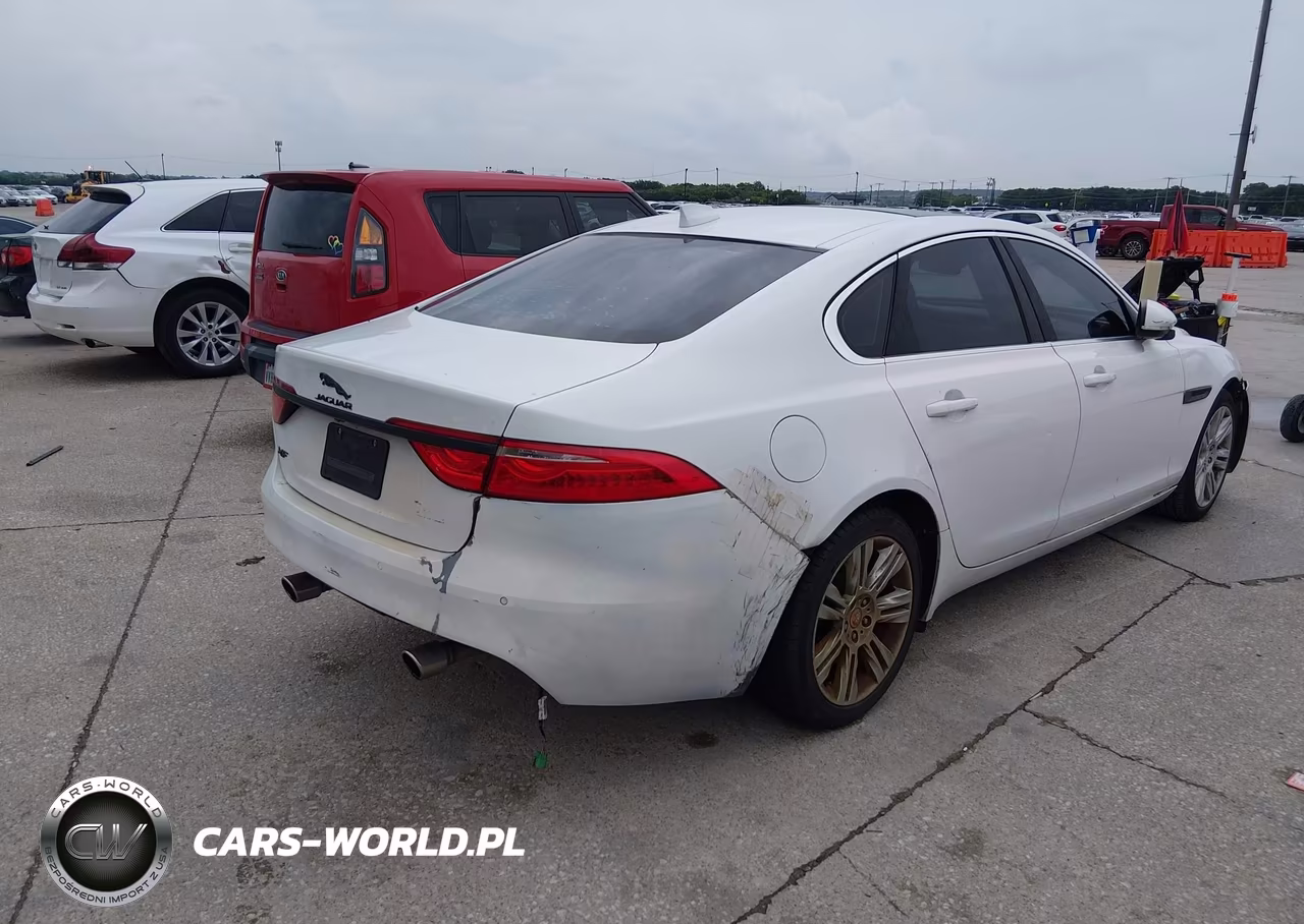 2016 Jaguar Xf 35T Premium VIN:SAJBD4BV9GCY16731 - 4