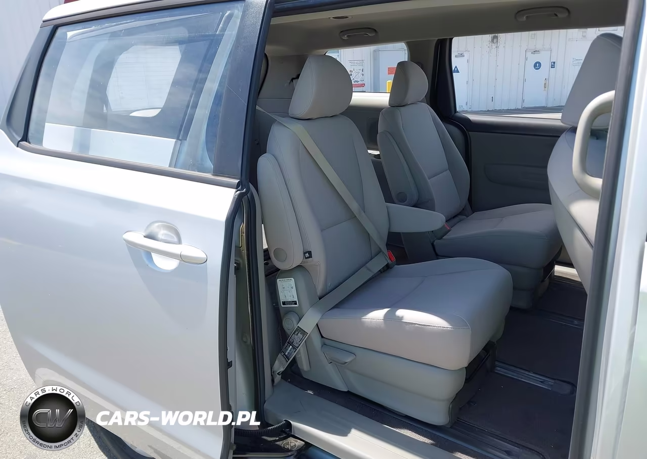 2018 Kia Sedona L VIN:KNDMA5C14J6376442 - 8
