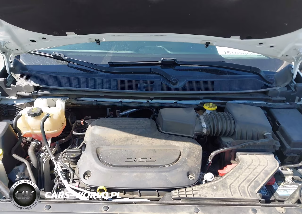2021 Chrysler Voyager L VIN:2C4RC1AG4MR568523 - 10