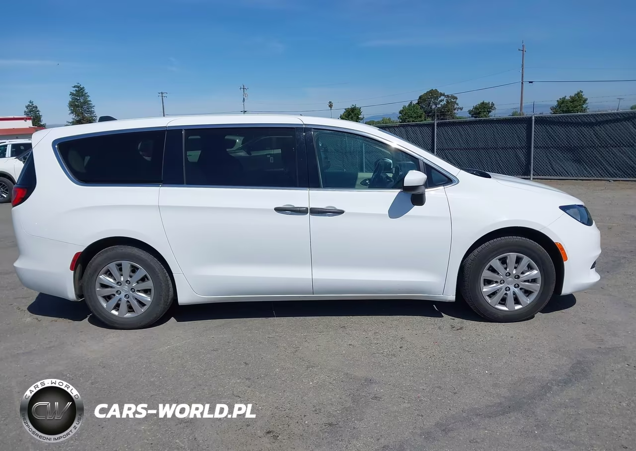 2021 Chrysler Voyager L VIN:2C4RC1AG4MR568523 - 14