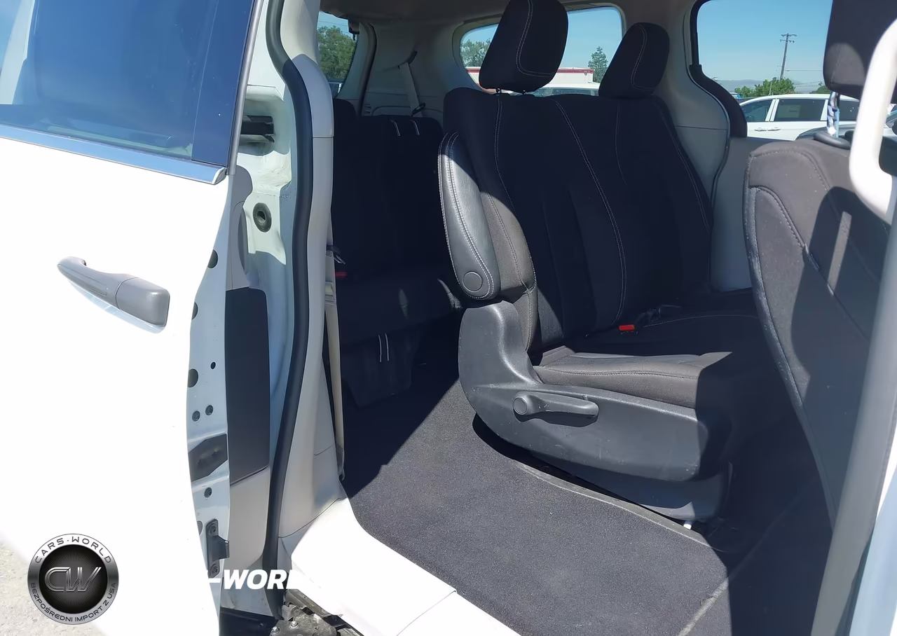 2021 Chrysler Voyager L VIN:2C4RC1AG4MR568523 - 8