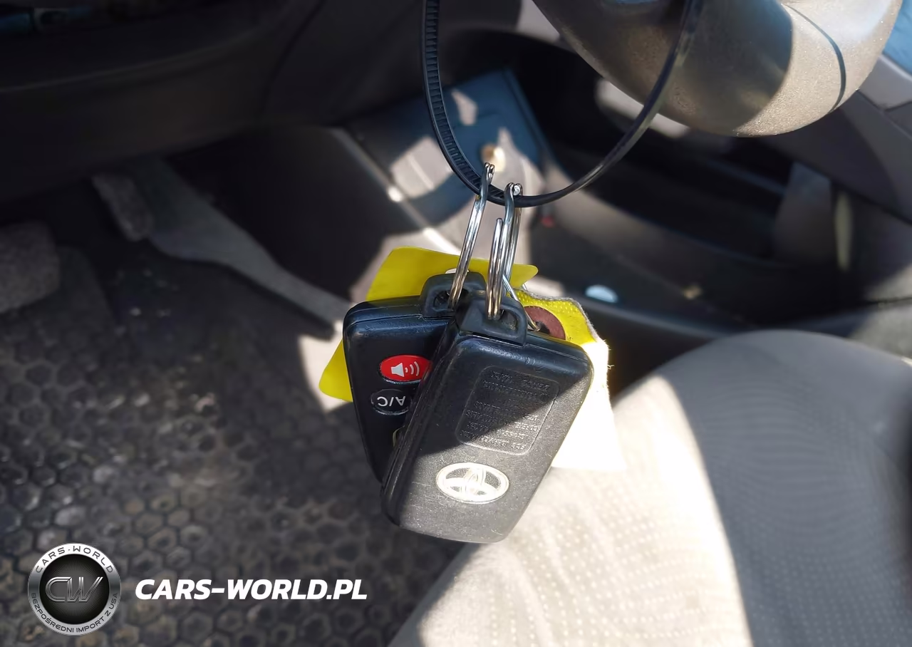2014 Toyota Prius Two VIN:JTDKN3DUXE0359811 - 11