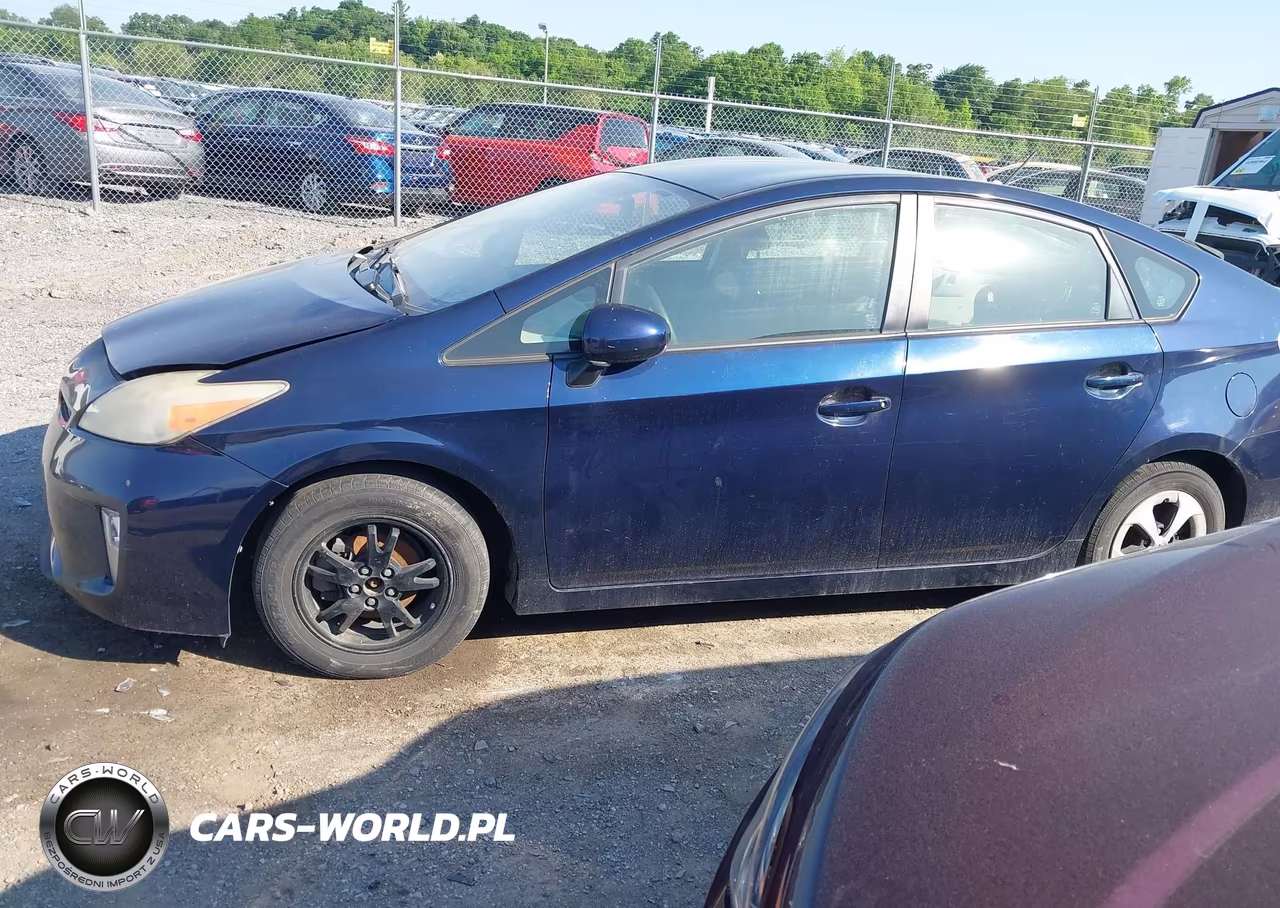 2014 Toyota Prius Two VIN:JTDKN3DUXE0359811 - 14