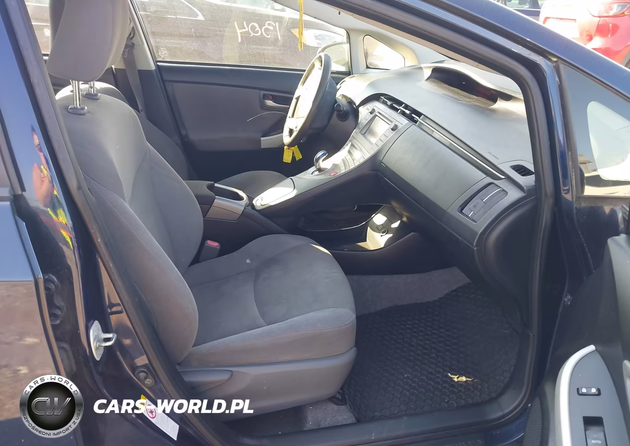 2014 Toyota Prius Two VIN:JTDKN3DUXE0359811 - 5