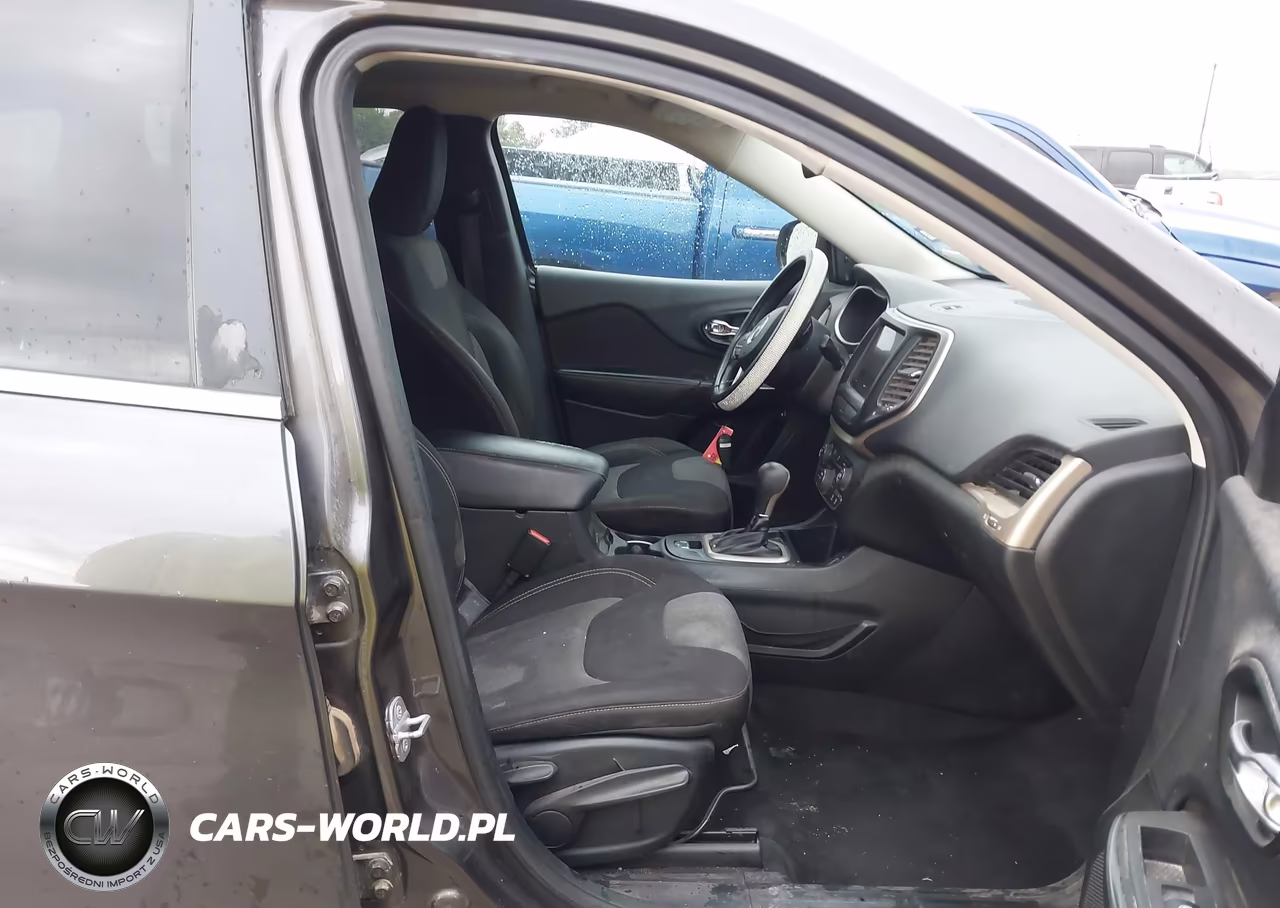 2014 Jeep Cherokee Latitude VIN:1C4PJLCB5EW267066 - 5