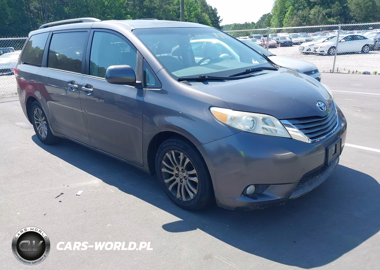 2012 Toyota Sienna Xle V6 8 Passenger