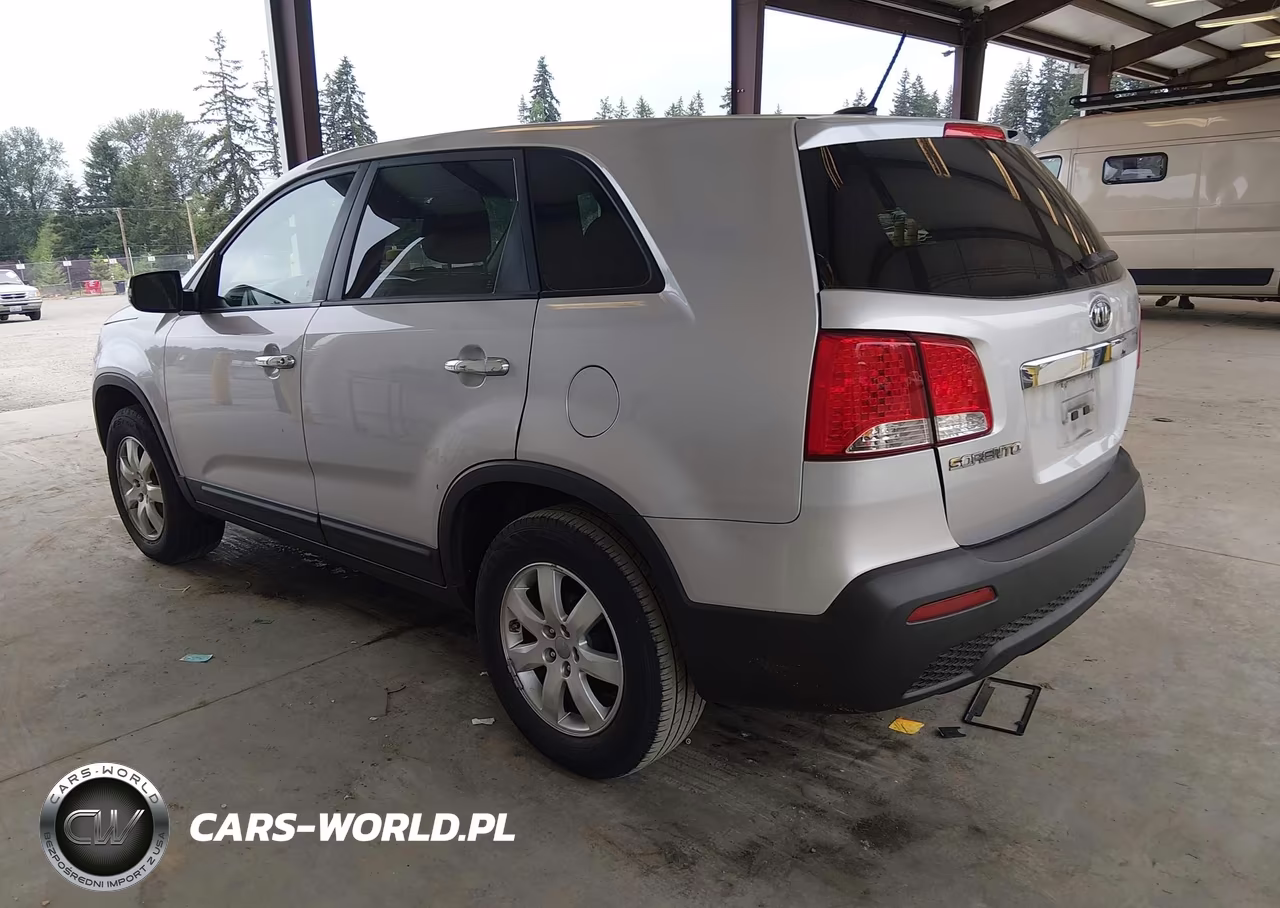 2013 Kia Sorento Lx VIN:5XYKT3A12DG409755 - 3