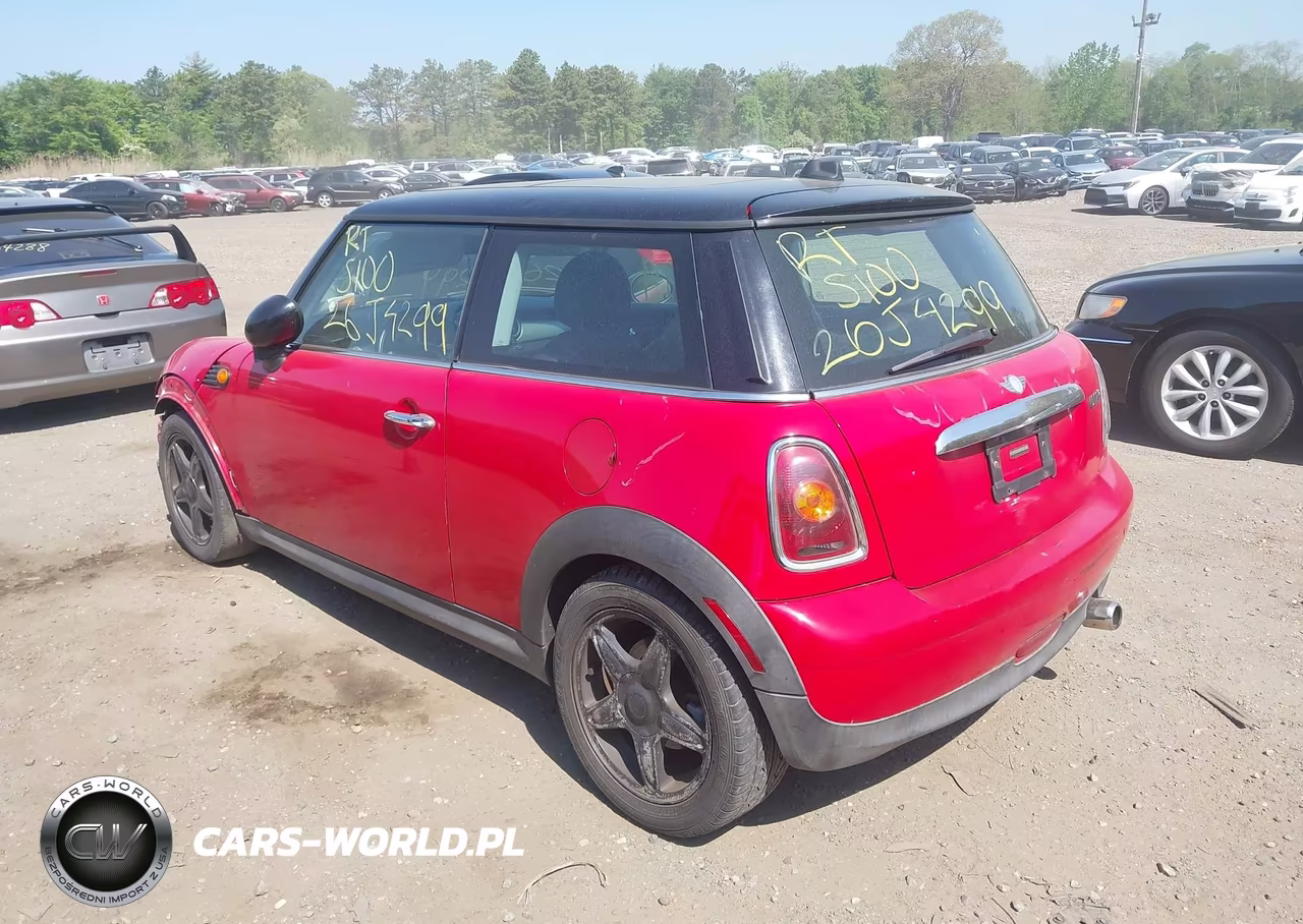 2008 Mini Cooper VIN:WMWMF33528TT62430 - 3