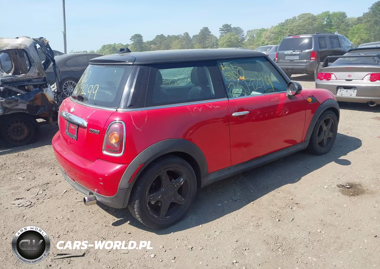2008 Mini Cooper VIN:WMWMF33528TT62430 - 4