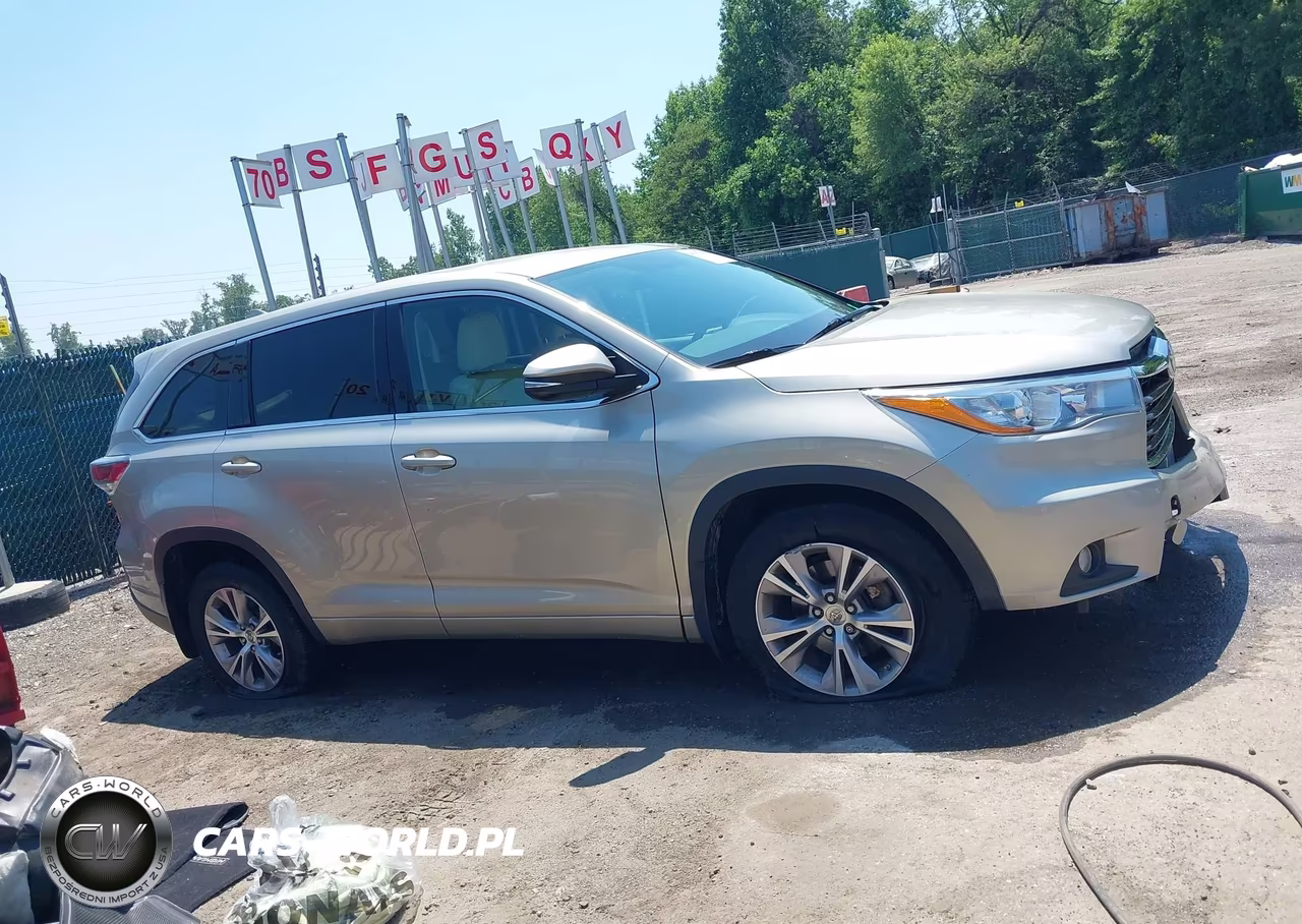 2015 Toyota Highlander Le Plus V6 VIN:5TDBKRFH6FS158384 - 14
