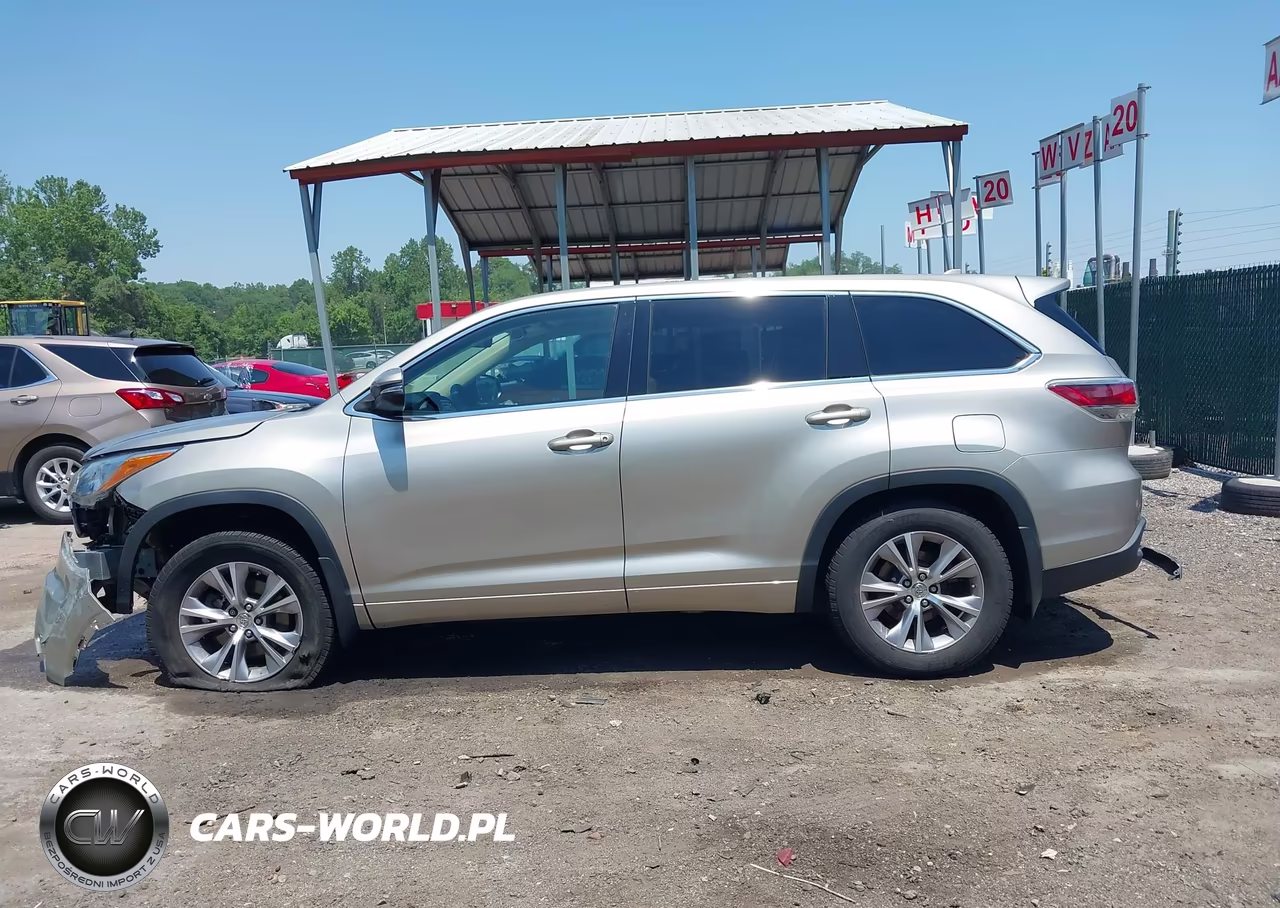 2015 Toyota Highlander Le Plus V6 VIN:5TDBKRFH6FS158384 - 15