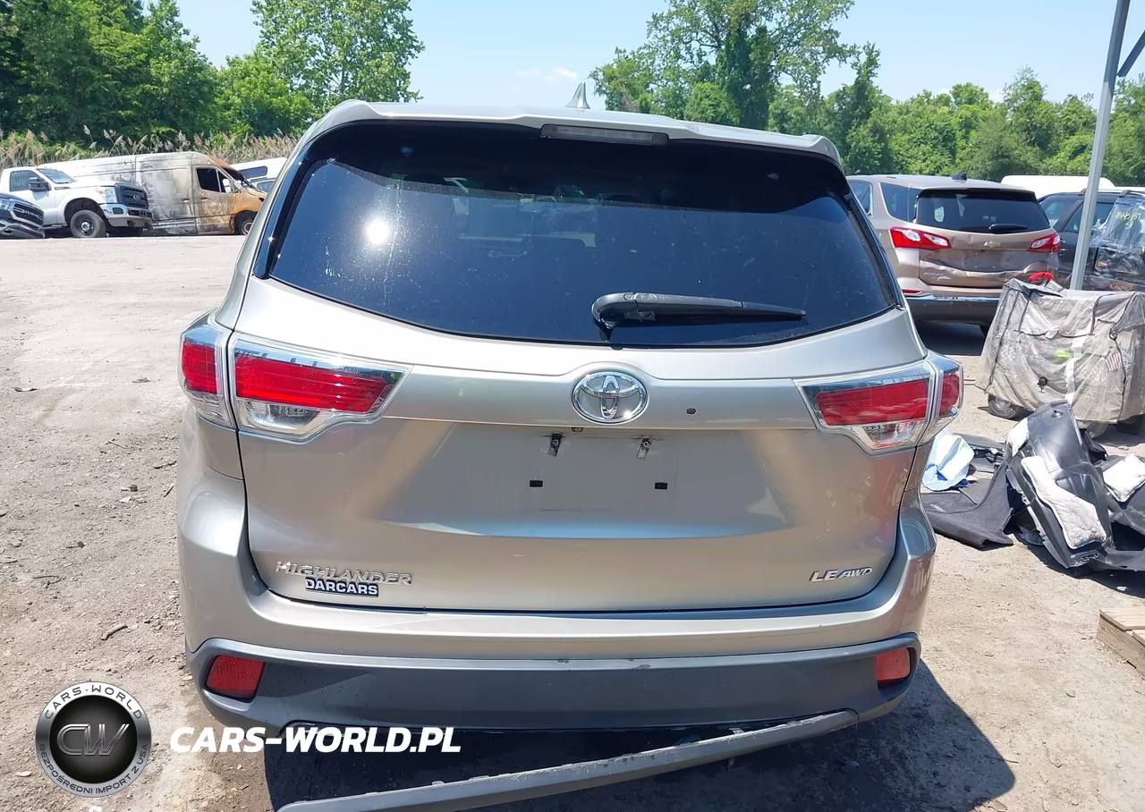 2015 Toyota Highlander Le Plus V6 VIN:5TDBKRFH6FS158384 - 17