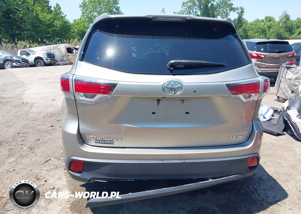 2015 Toyota Highlander Le Plus V6 VIN:5TDBKRFH6FS158384 - 18