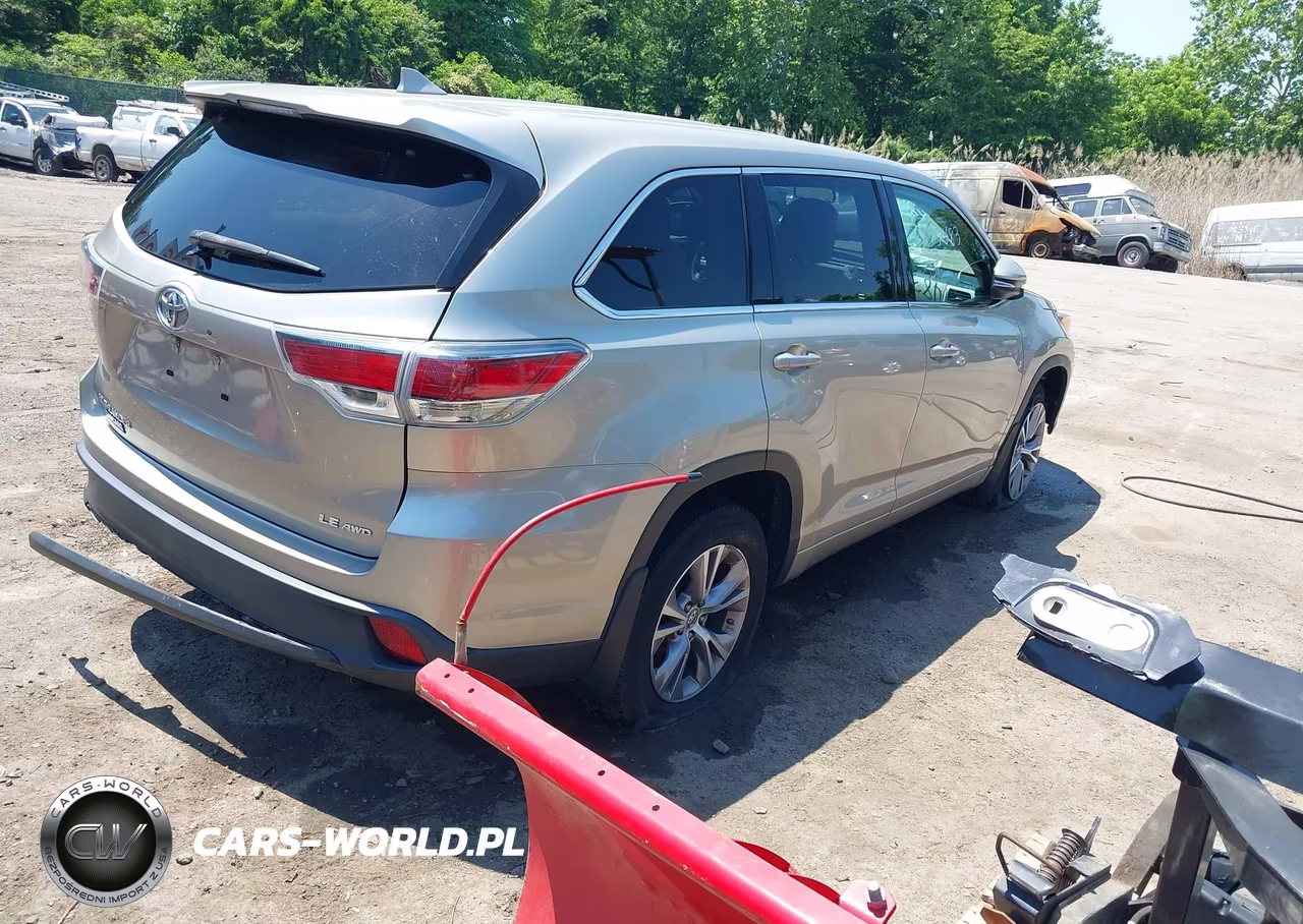 2015 Toyota Highlander Le Plus V6 VIN:5TDBKRFH6FS158384 - 4
