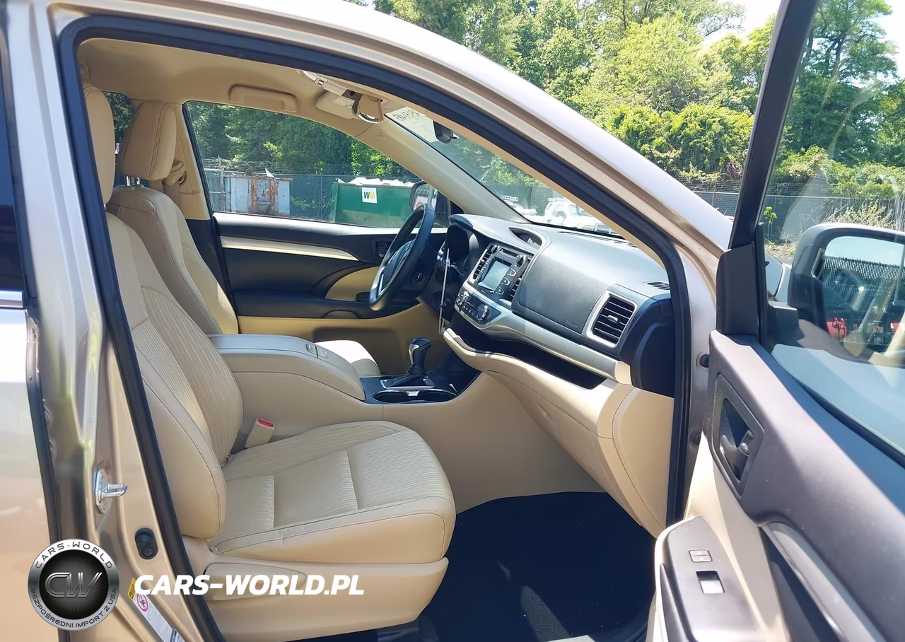 2015 Toyota Highlander Le Plus V6 VIN:5TDBKRFH6FS158384 - 5