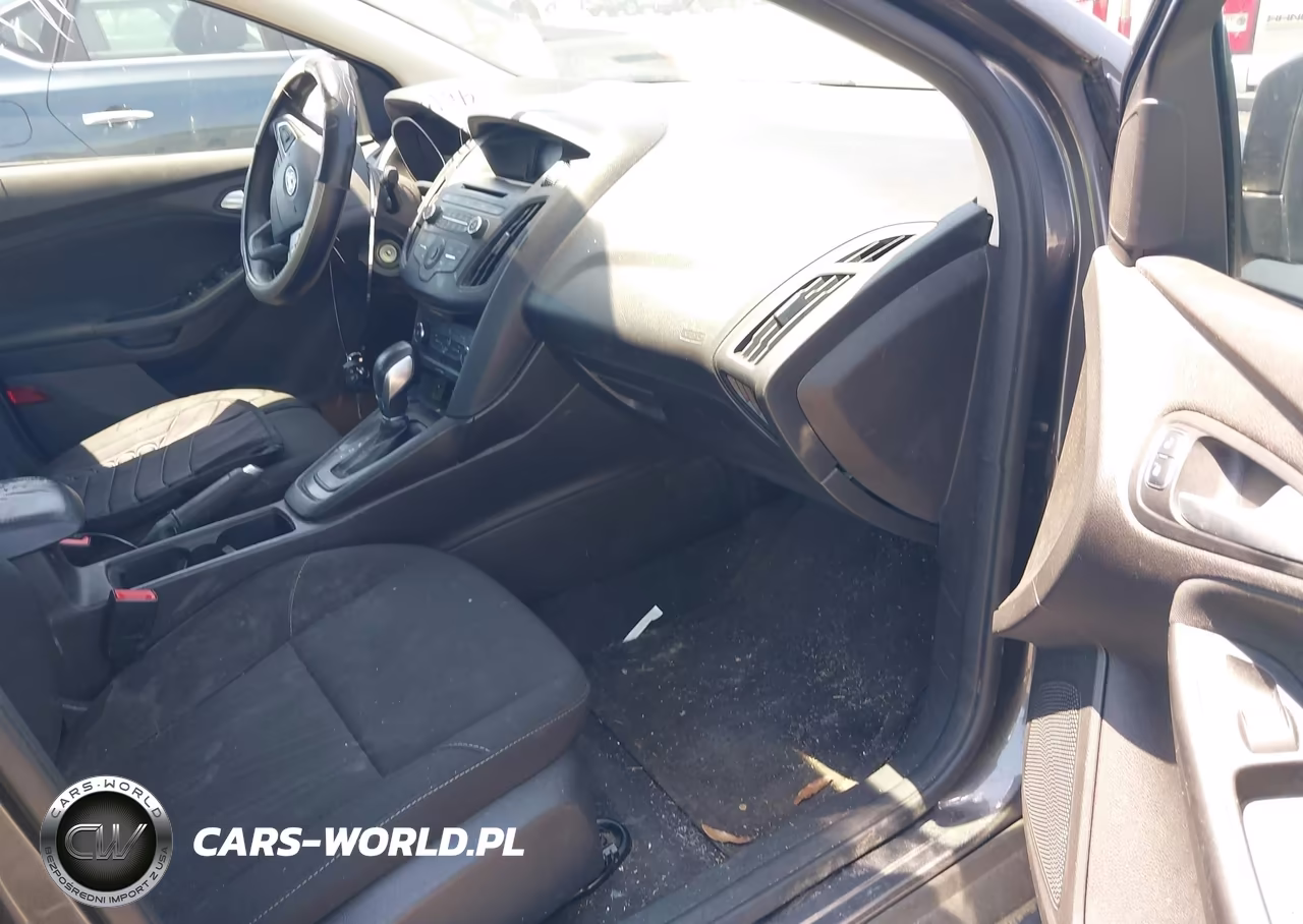 2017 Ford Focus Se VIN:1FADP3F2XHL337315 - 5