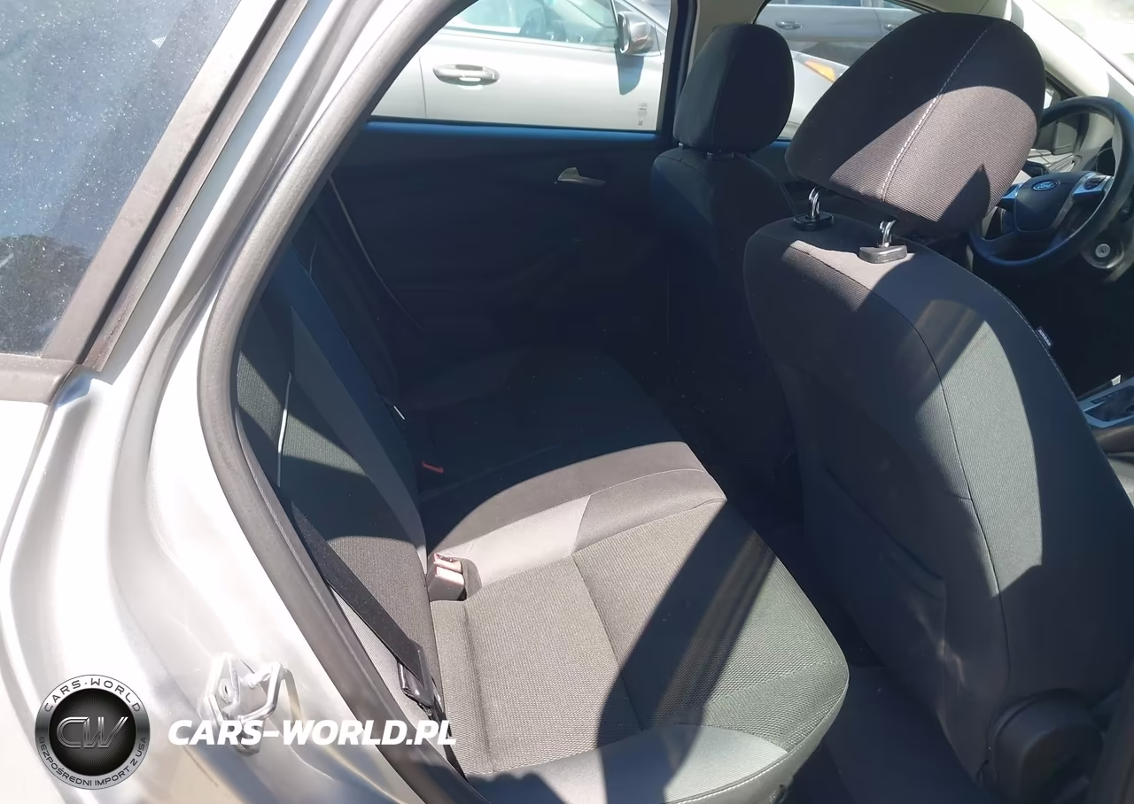 2014 Ford Focus Se VIN:1FADP3K21EL402893 - 8