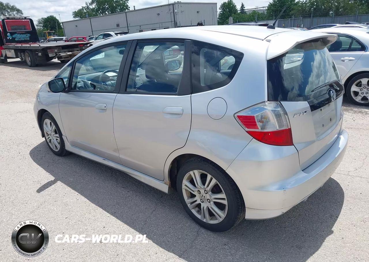 2011 Honda Fit Sport VIN:JHMGE8H57BS009525 - 3