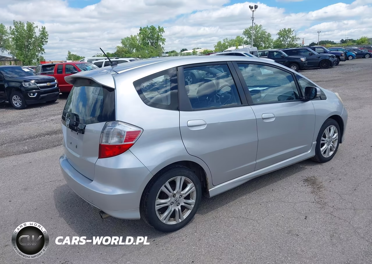 2011 Honda Fit Sport VIN:JHMGE8H57BS009525 - 4