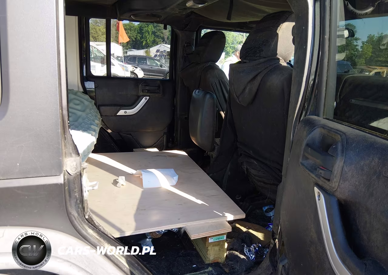 2012 Jeep Wrangler Unlimited Rubicon VIN:1C4BJWFG1CL165281 - 8