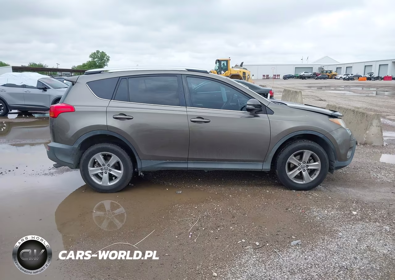 2015 Toyota Rav4 Xle VIN:2T3WFREV9FW132860 - 13