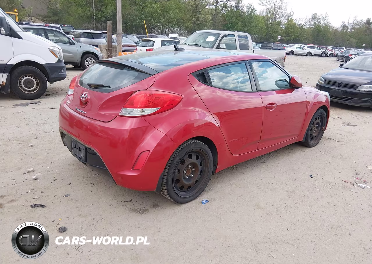 2013 Hyundai Veloster Base W-Black VIN:KMHTC6AD4DU111444 - 4