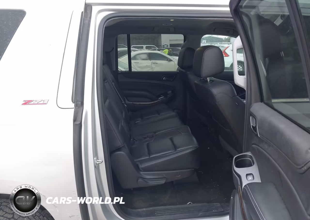2018 Chevrolet Suburban Lt VIN:1GNSKHKC5JR390736 - 8