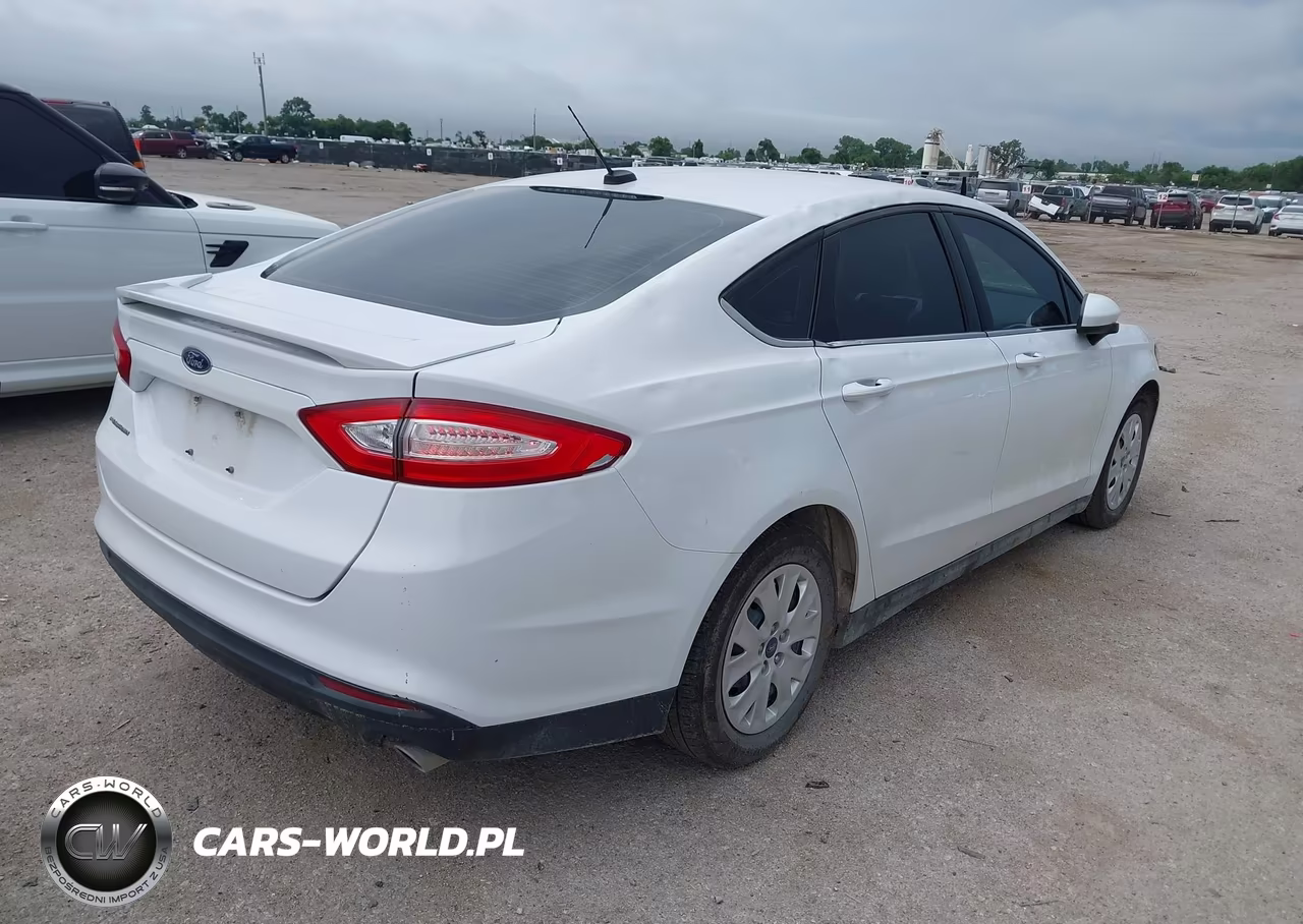 2013 Ford Fusion S VIN:3FA6P0G77DR273117 - 4