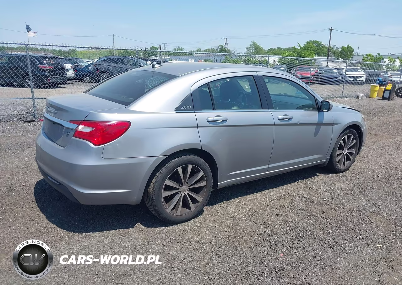 2013 Chrysler 200 Limited VIN:1C3CCBCGXDN510491 - 4
