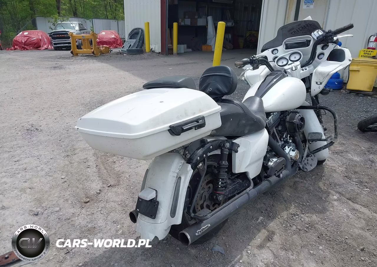 2013 Harley-Davidson Fltrx Road Glide Custom VIN:1HD1KHM10DB670933 - 4
