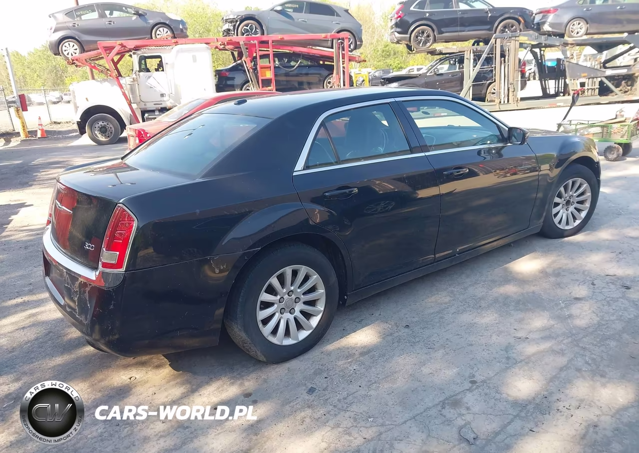 2013 Chrysler 300 Motown VIN:2C3CCAAG2DH510040 - 4