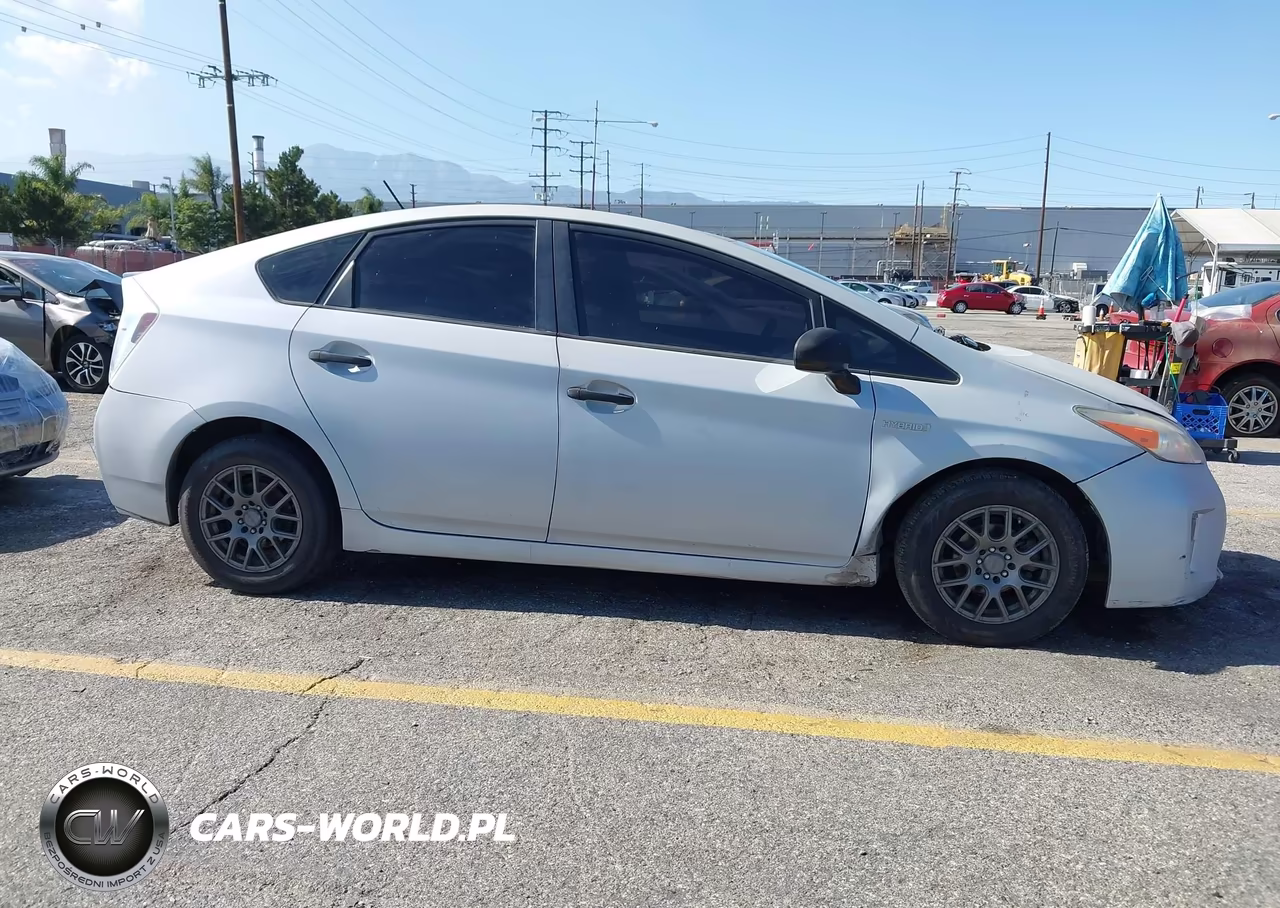 2015 Toyota Prius Three VIN:JTDKN3DU0F0413540 - 13