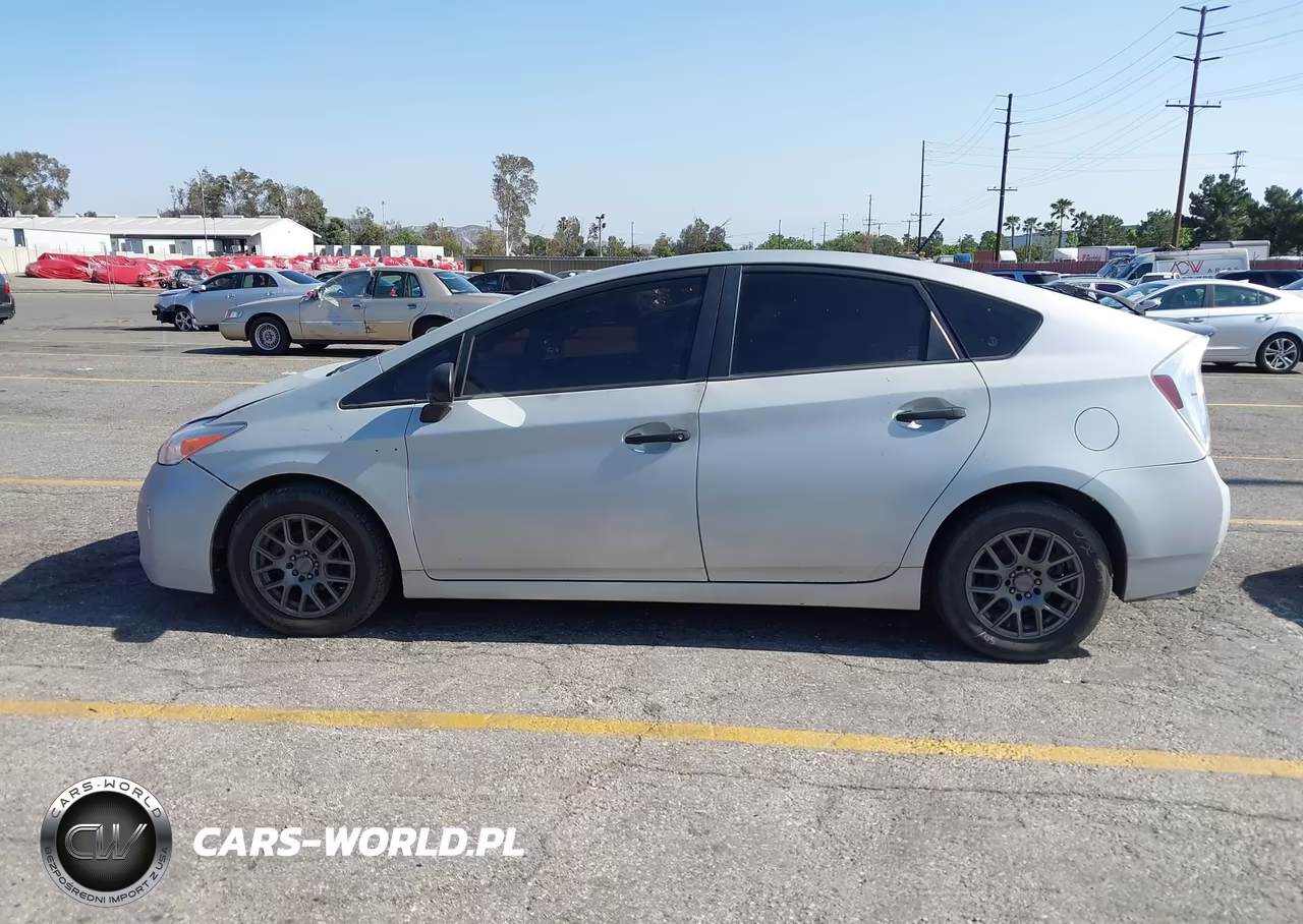 2015 Toyota Prius Three VIN:JTDKN3DU0F0413540 - 14
