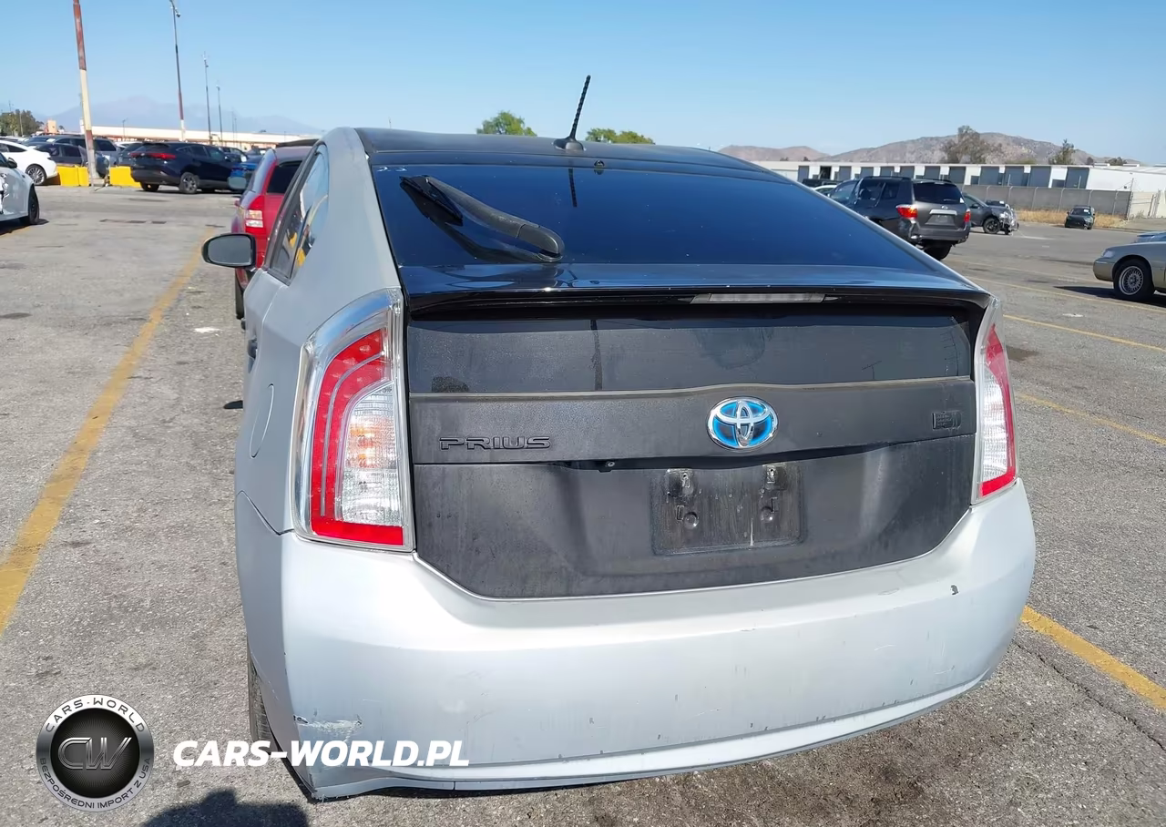 2015 Toyota Prius Three VIN:JTDKN3DU0F0413540 - 16