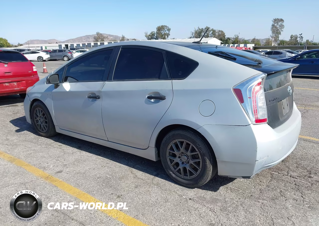 2015 Toyota Prius Three VIN:JTDKN3DU0F0413540 - 3