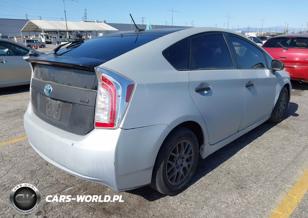 2015 Toyota Prius Three VIN:JTDKN3DU0F0413540 - 4