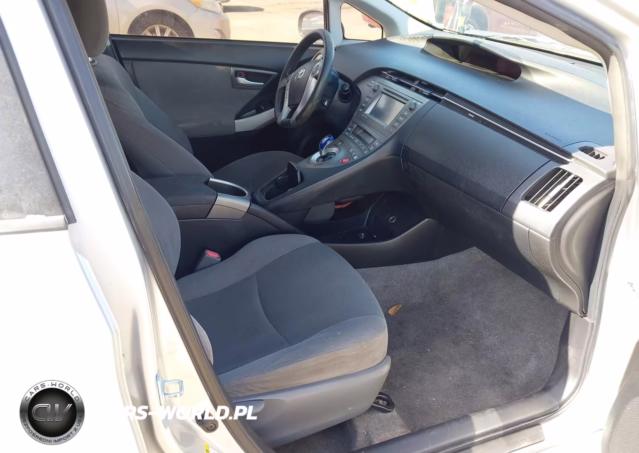 2015 Toyota Prius Three VIN:JTDKN3DU0F0413540 - 5