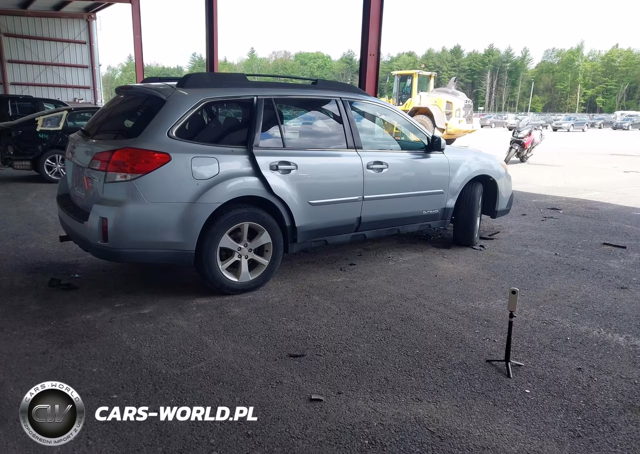 2013 Subaru Outback 2.5I Premium VIN:4S4BRBCC6D3297985 - 4