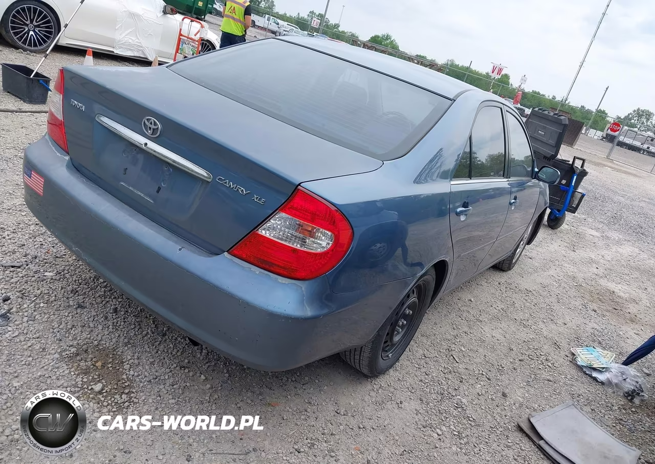 2002 Toyota Camry Xle VIN:JTDBE32K720062461 - 4