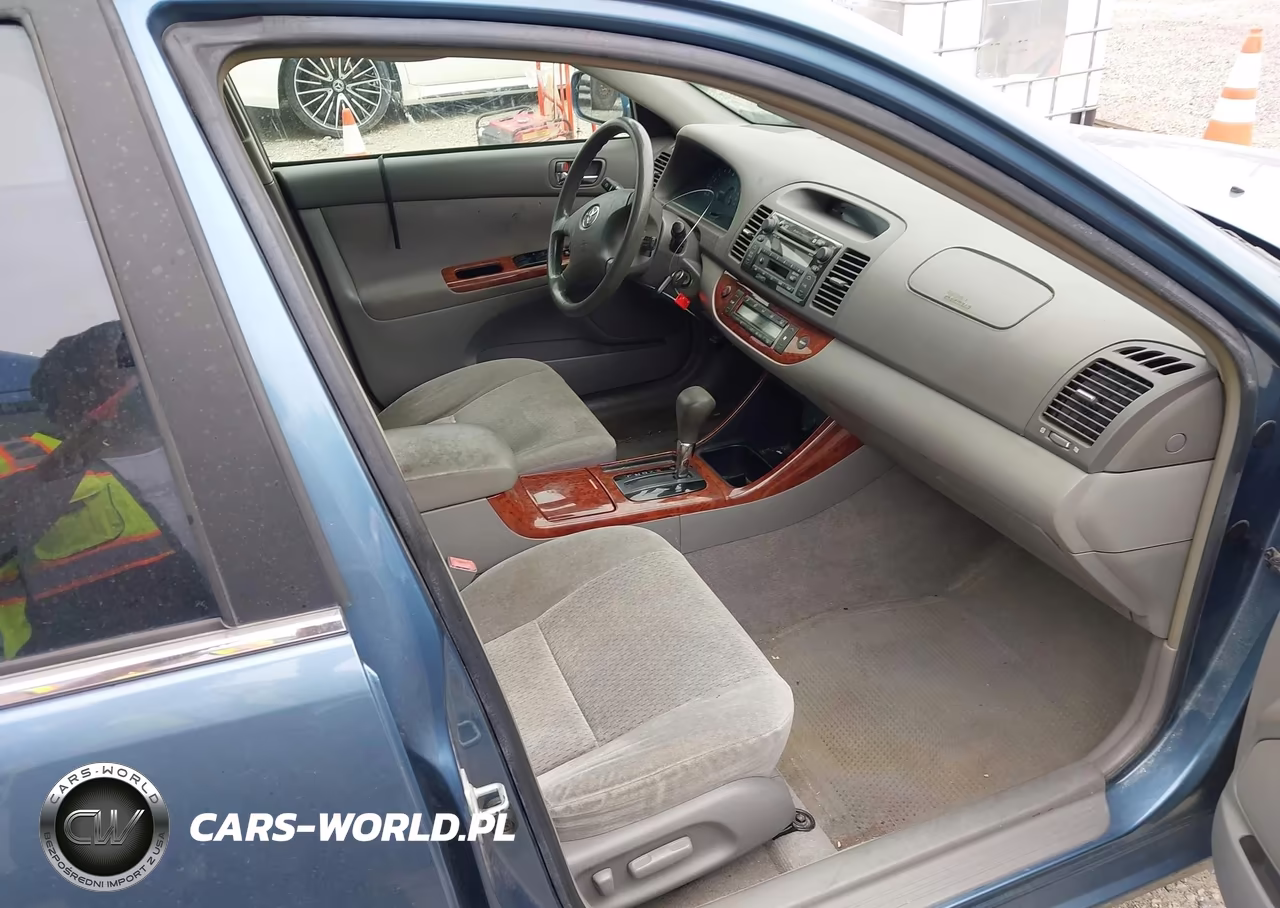2002 Toyota Camry Xle VIN:JTDBE32K720062461 - 5
