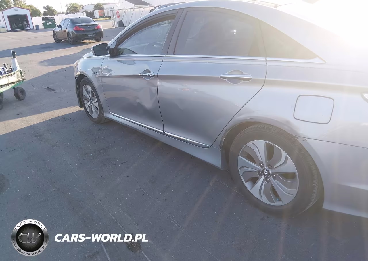 2015 Hyundai Sonata Hybrid Limited VIN:KMHEC4A40FA126329 - 12