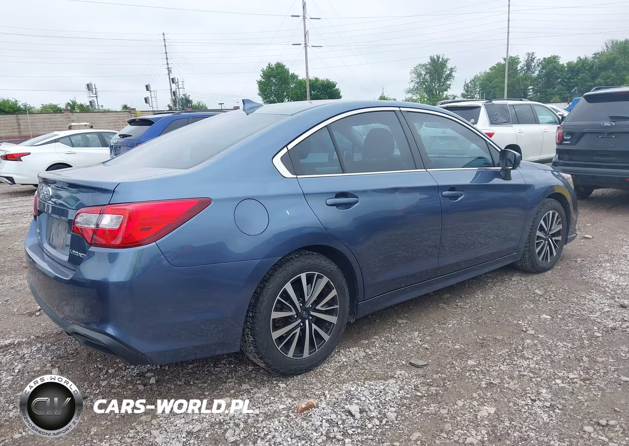 2018 Subaru Legacy 2.5I Premium VIN:4S3BNAC60J3041213 - 4