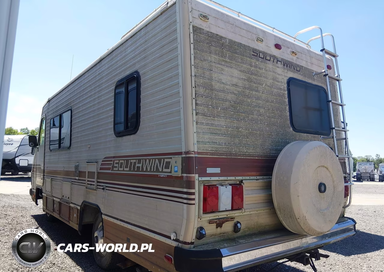 1984 Chevrolet P30 VIN:1GBJP37WXE3329438 - 3