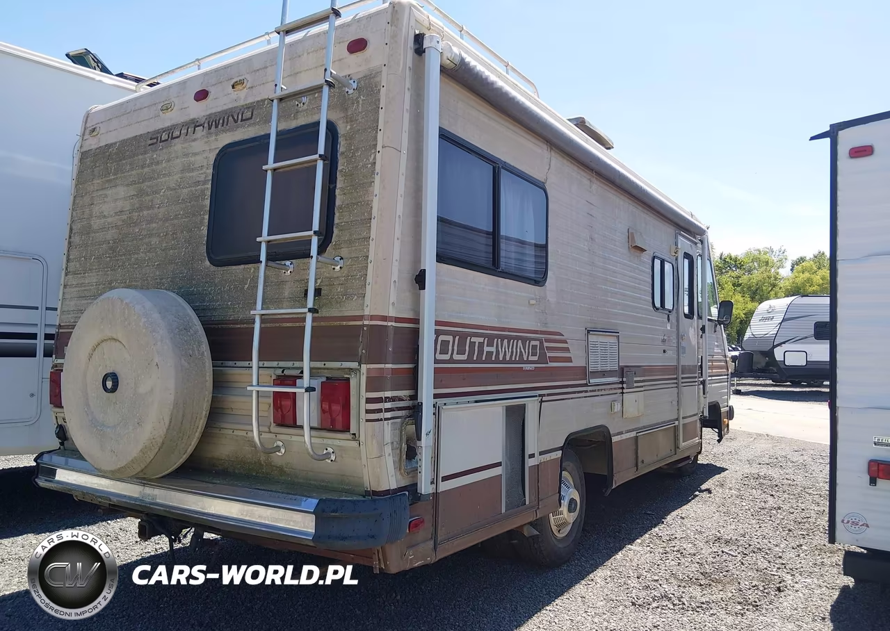 1984 Chevrolet P30 VIN:1GBJP37WXE3329438 - 4