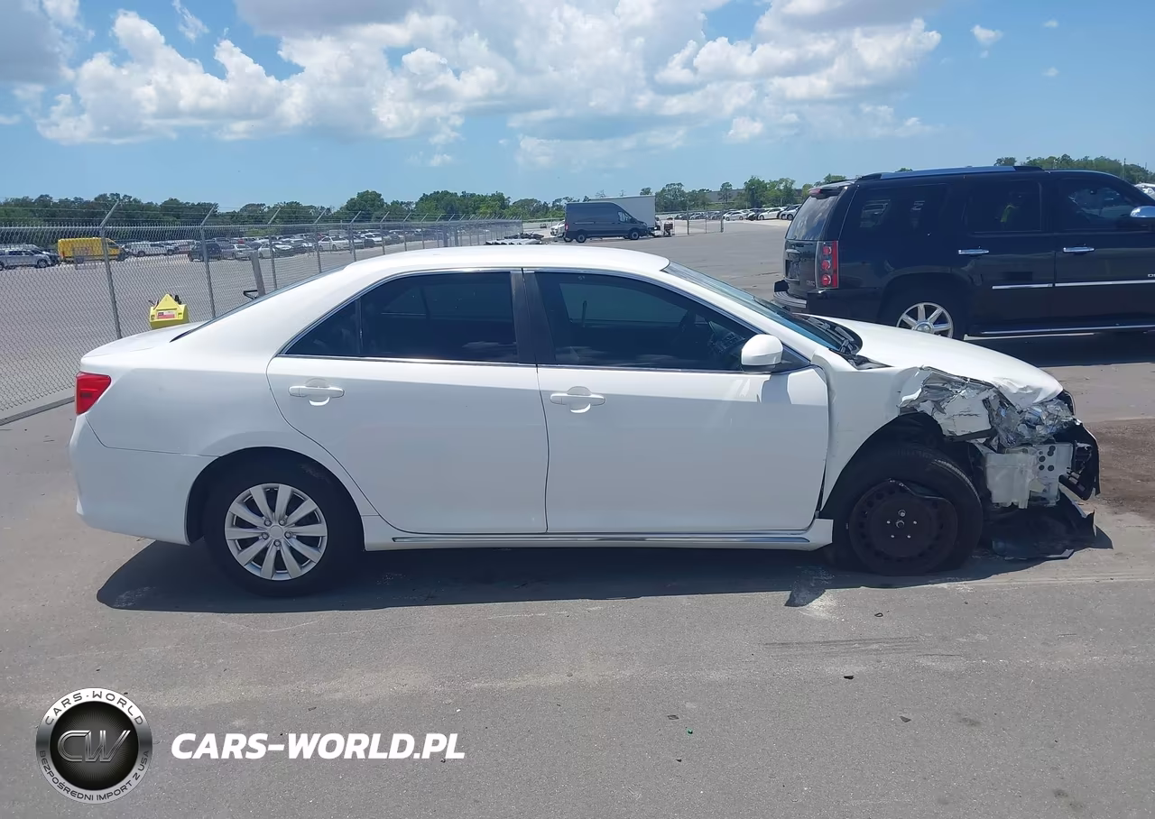 2014 Toyota Camry Le VIN:4T1BF1FK1EU355518 - 14
