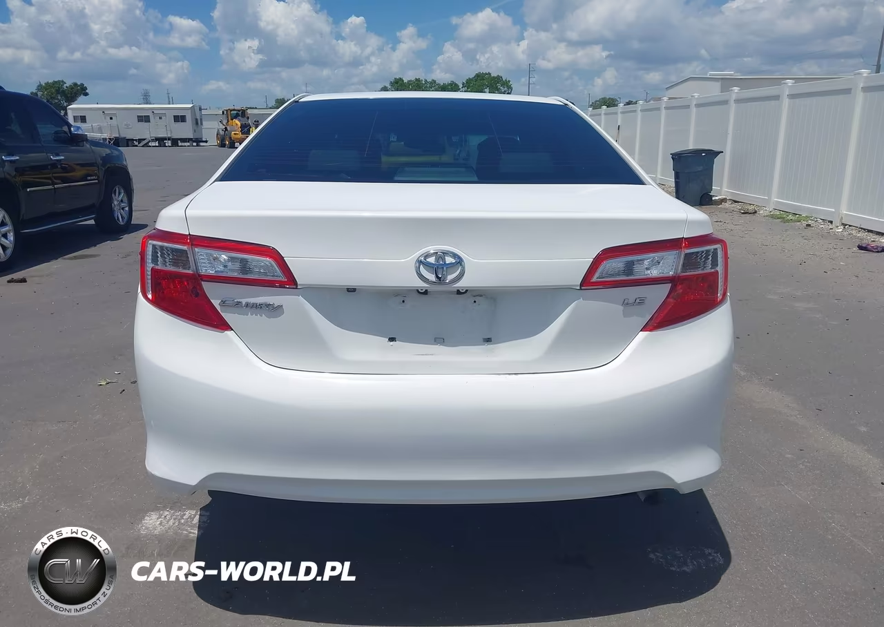 2014 Toyota Camry Le VIN:4T1BF1FK1EU355518 - 17