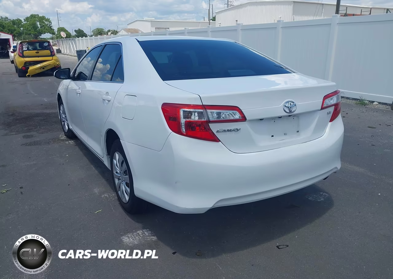 2014 Toyota Camry Le VIN:4T1BF1FK1EU355518 - 3