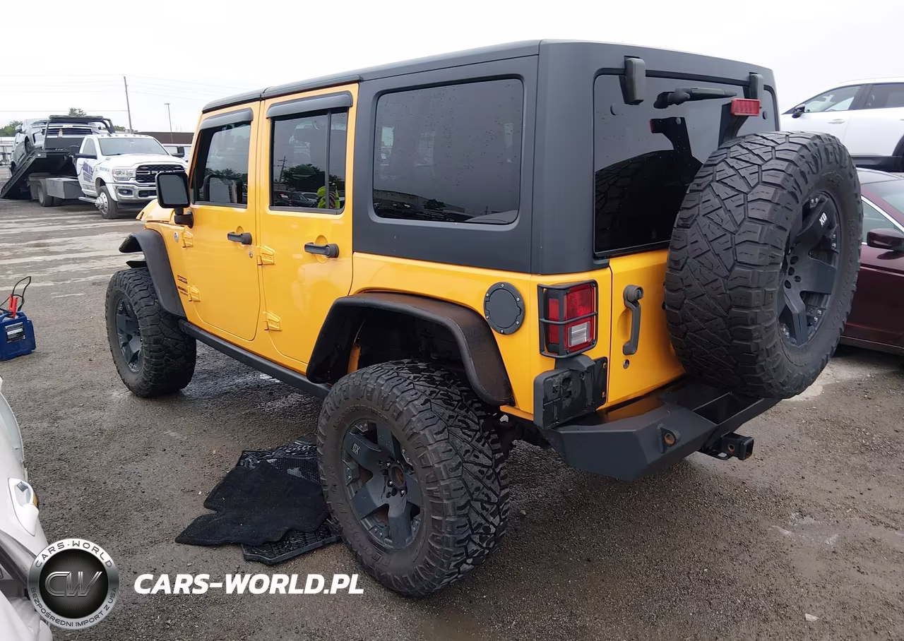 2013 Jeep Wrangler Unlimited Sport VIN:1C4HJWDG4DL502427 - 3