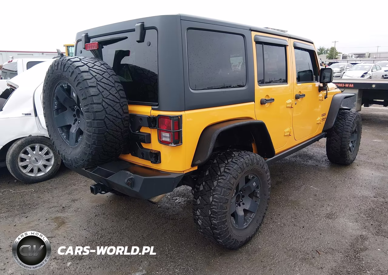 2013 Jeep Wrangler Unlimited Sport VIN:1C4HJWDG4DL502427 - 4