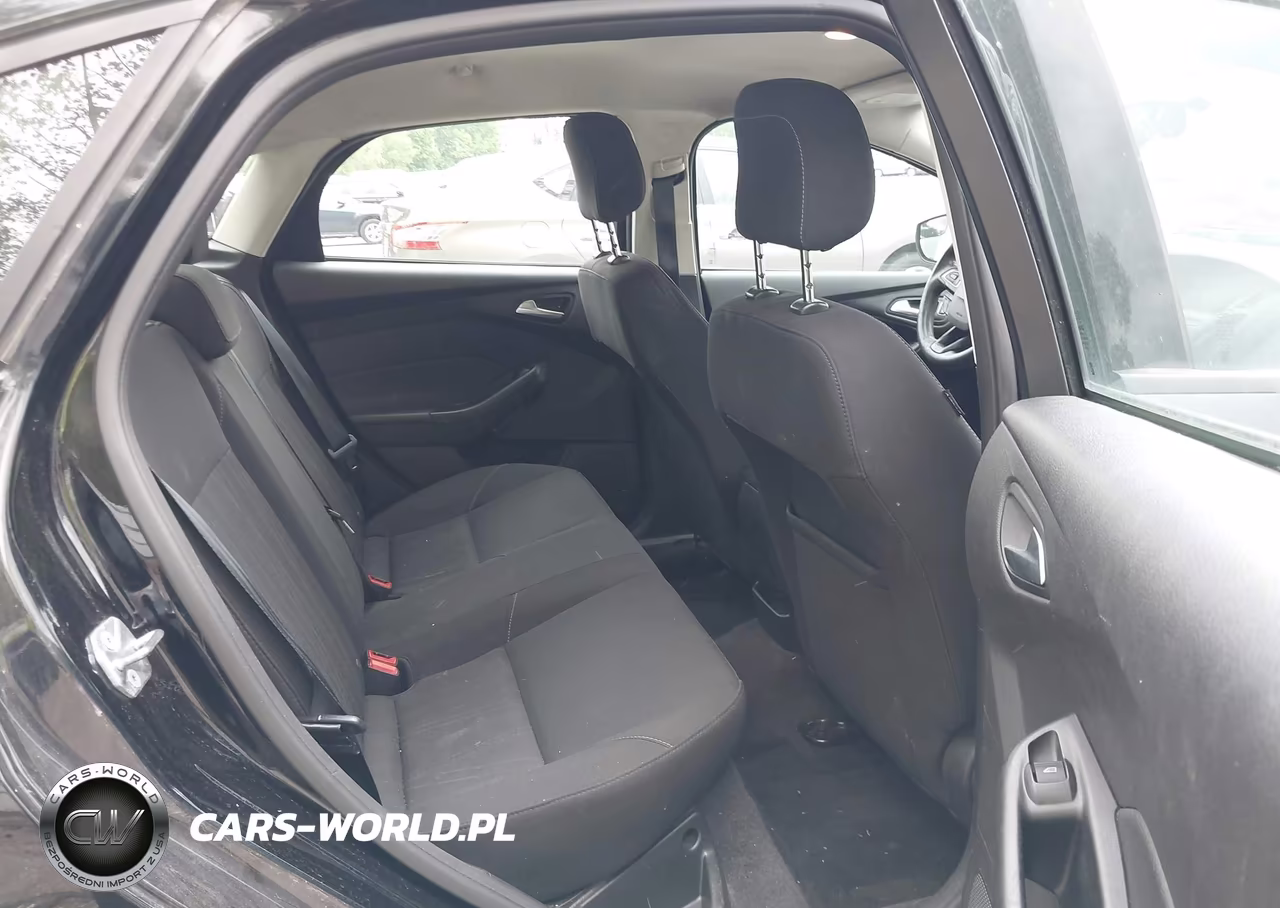 2018 Ford Focus Se VIN:1FADP3F22JL301110 - 8